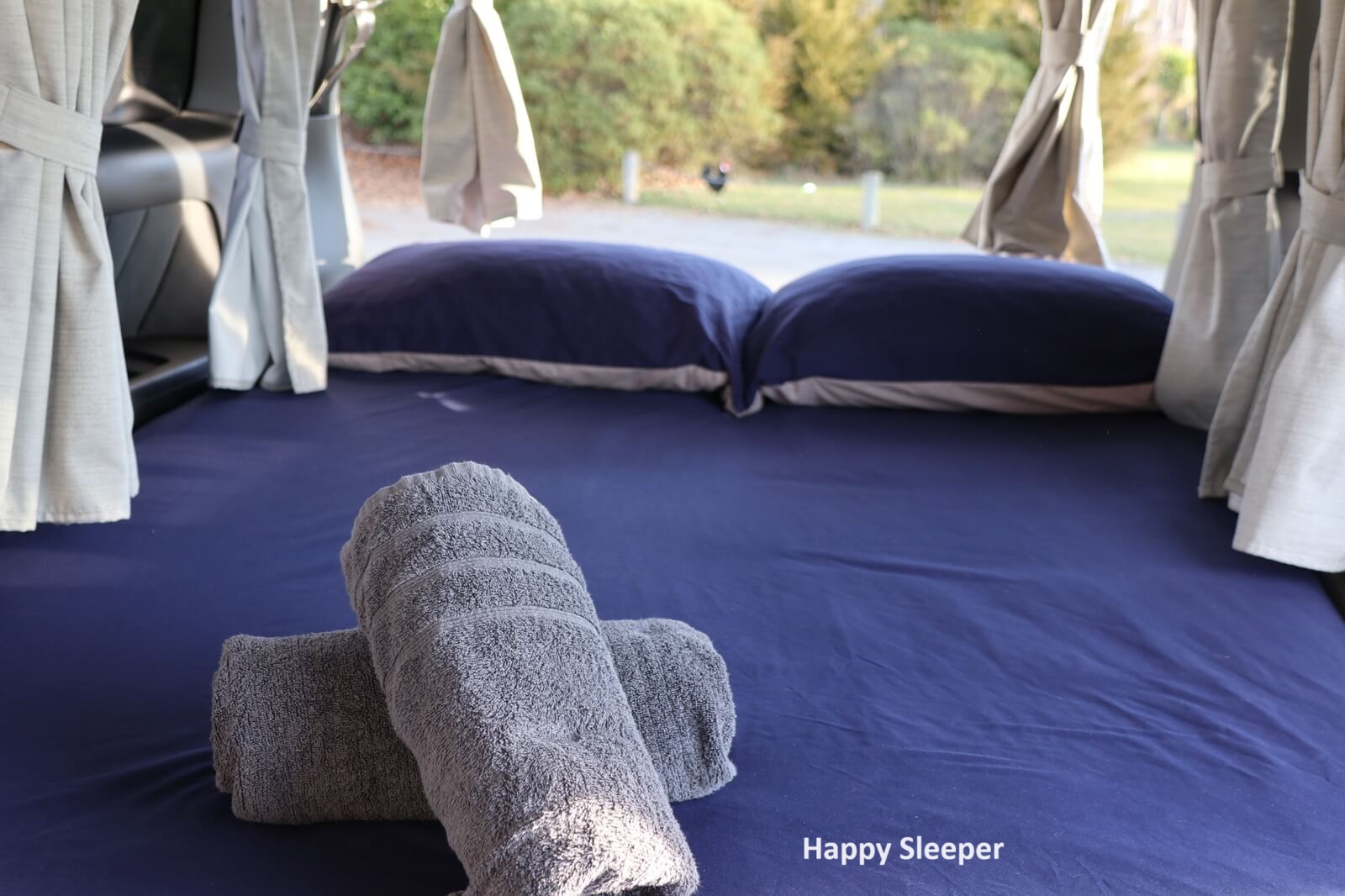 happy black sheep 01JPG